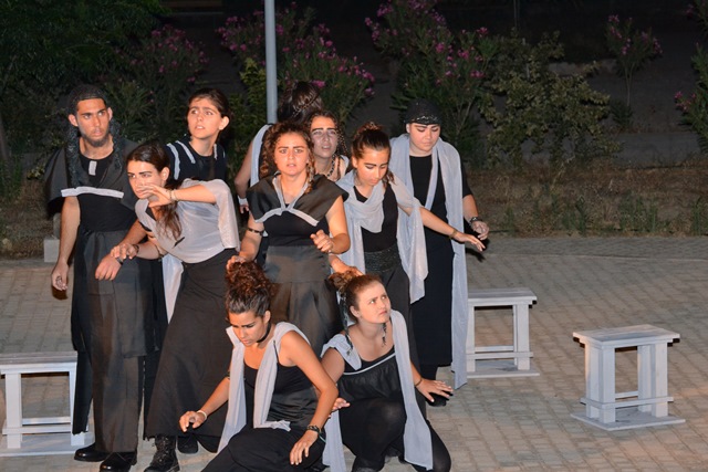 Στο Σαϊνοπούλειο Αμφιθέατρο η θεατρική παράσταση Αισχύλου “ Πέρσες ”.