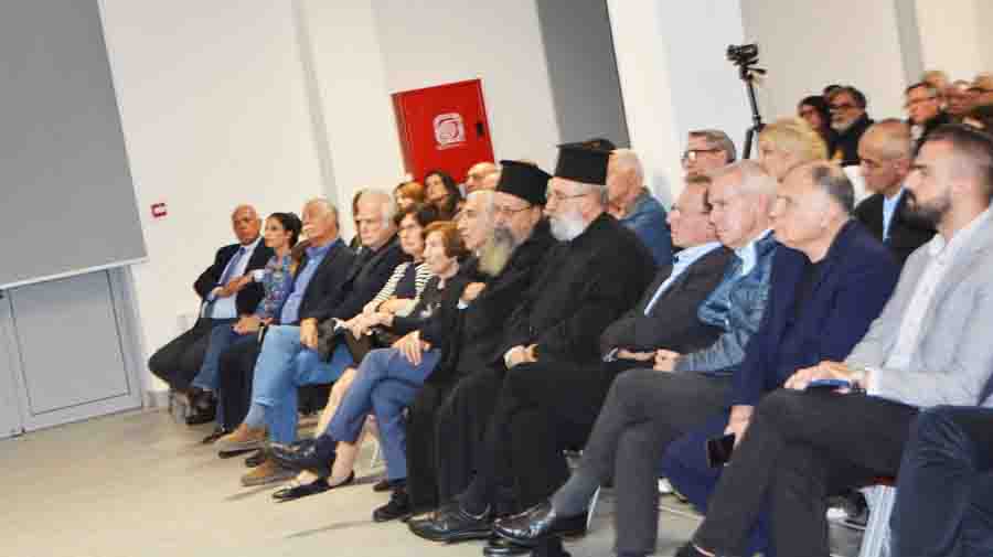 Με μεγάλη επιτυχία και ιδιαίτερα θερμή ανταπόκριση του κοινού πραγματοποιήθηκε την Τετάρτη 28 Οκτωβρίου 2026, στην αίθουσα εκδηλώσεων του Γενικού Λυκείου Μολάων, η εκδήλωση του Δήμου Μονεμβασίας, αφιερωμένη στη ζωή και την ηρωική δράση του Αντώνη Κουτσογιαννόπουλου, με θέμα «Το σαμποτάζ στο λιμάνι της Ελιάς